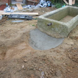 3- Intégration d'une auge en granit départ ruisseau