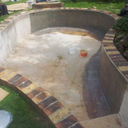 1-Bassin en ciment fissuré