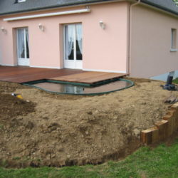 3- Retenue de terre autour du bassin