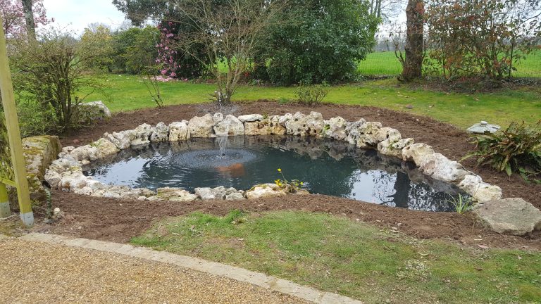 réalisation aménagement abords bassin enrochements