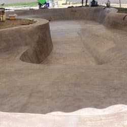 Stratification polyester du bassin JCB AQUATIQUE